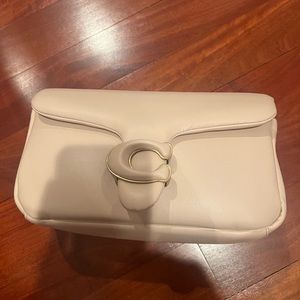 Coach 26’ Pillow Tabby